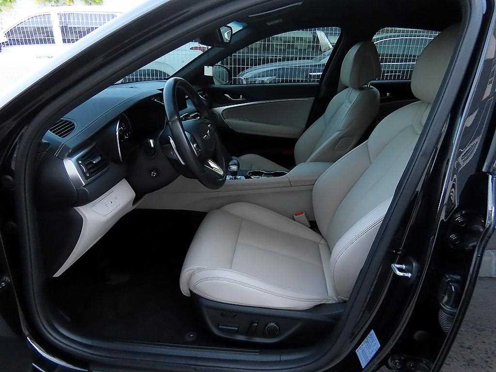 Genesis G70 - Vista 5