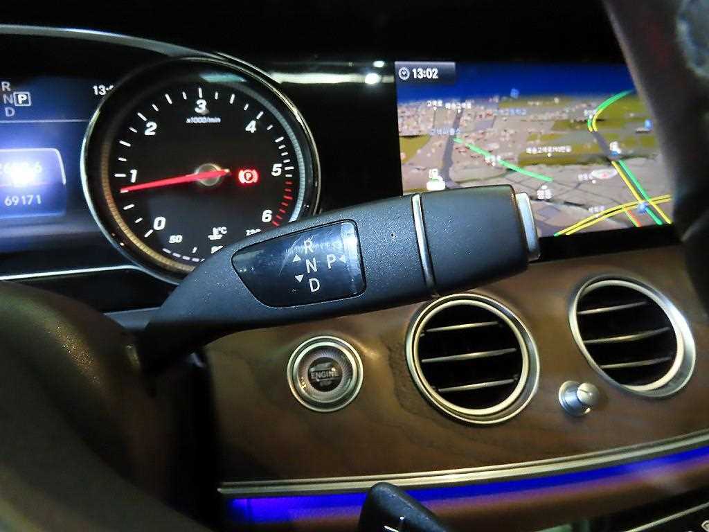 Mercedes Benz E class - Vista 11