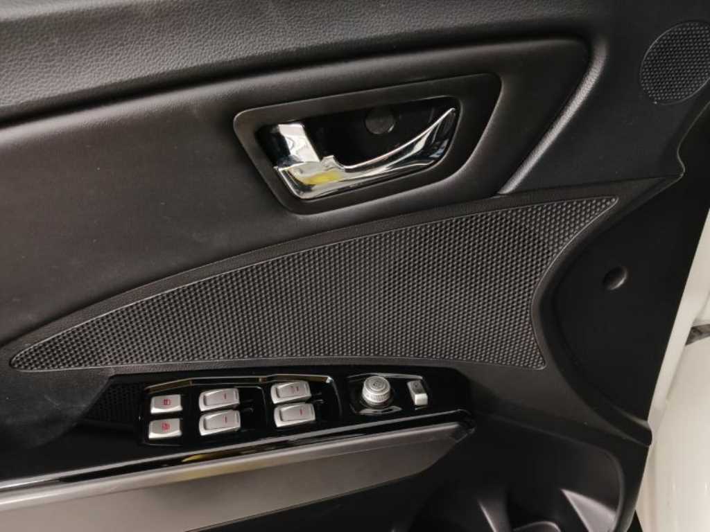 Ssangyong Tivoli - Vista 9