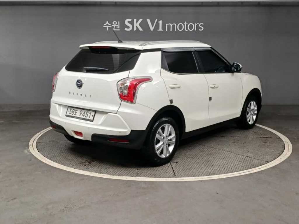 Ssangyong Tivoli - Vista 4