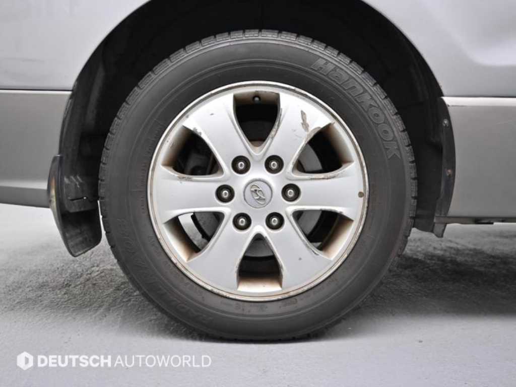 HYUNDAI Starex - Vista 5