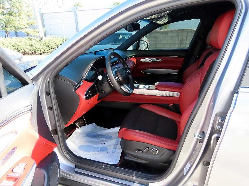 Genesis GV70 - Vista 5