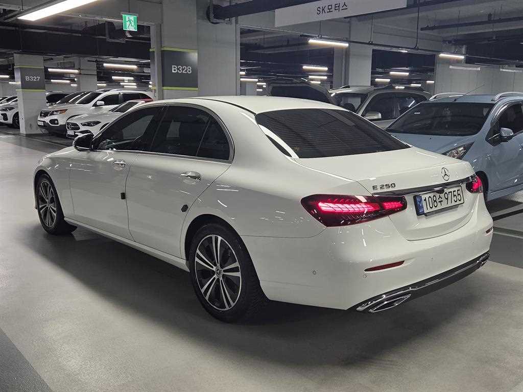 Mercedes Benz E class - Vista 6