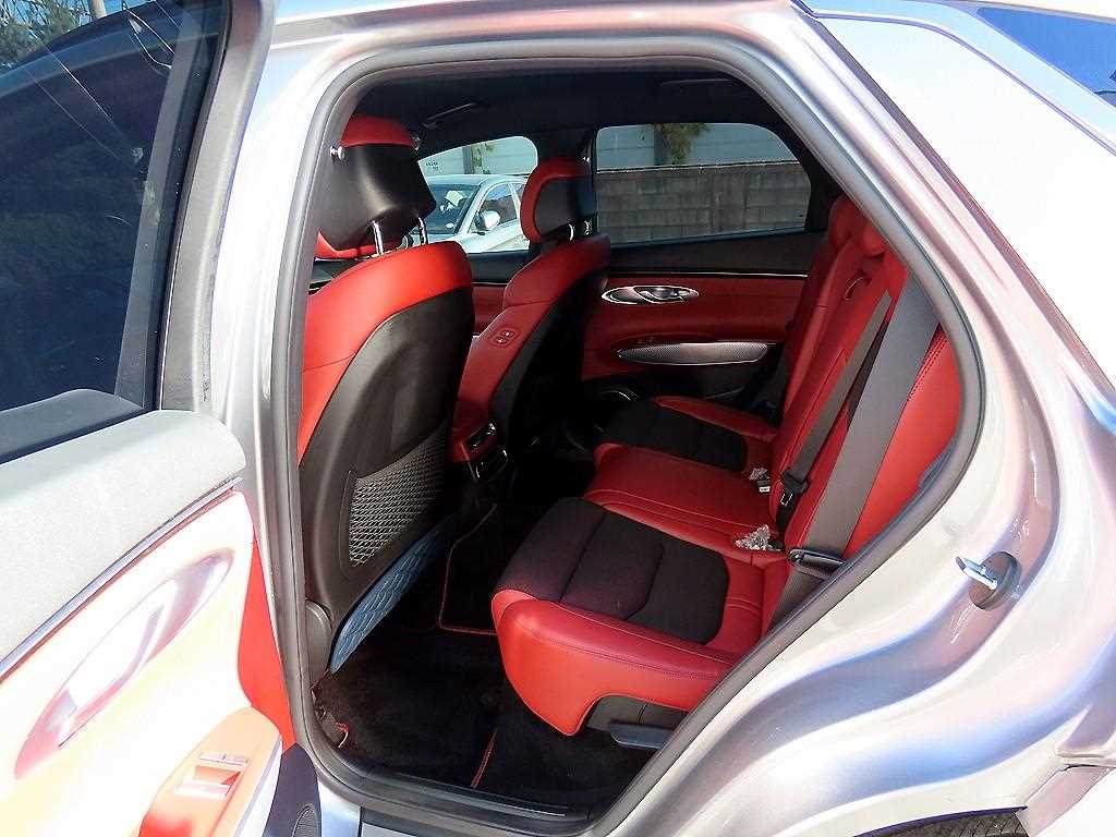 Genesis GV70 - Vista 6