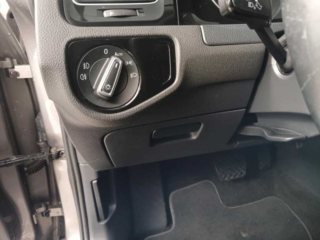 Volkswagen Golf - Vista 10