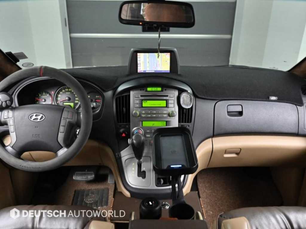 HYUNDAI Starex - Vista 7