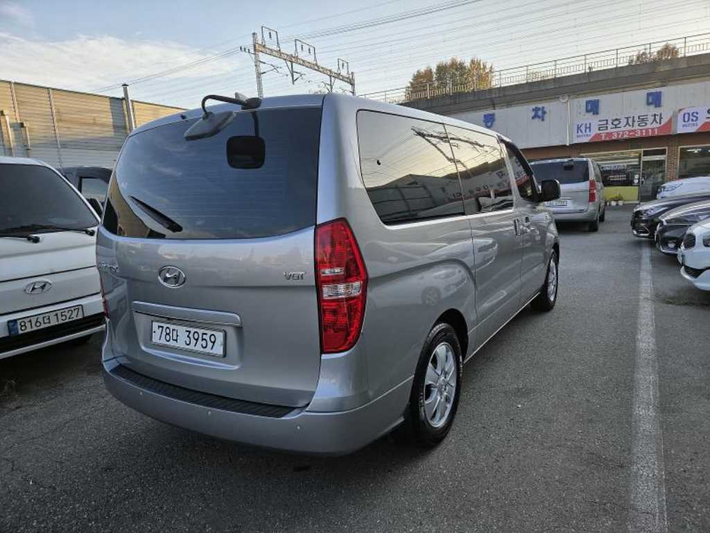 HYUNDAI Starex - Vista 4