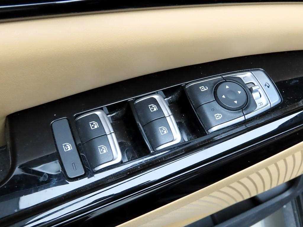 KIA Carnival - Vista 11