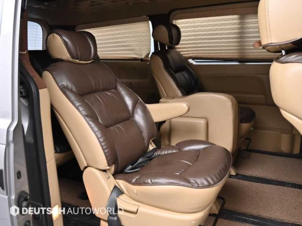 HYUNDAI Starex - Vista 12