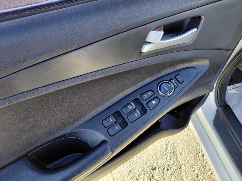 HYUNDAI Sonata - Vista 8