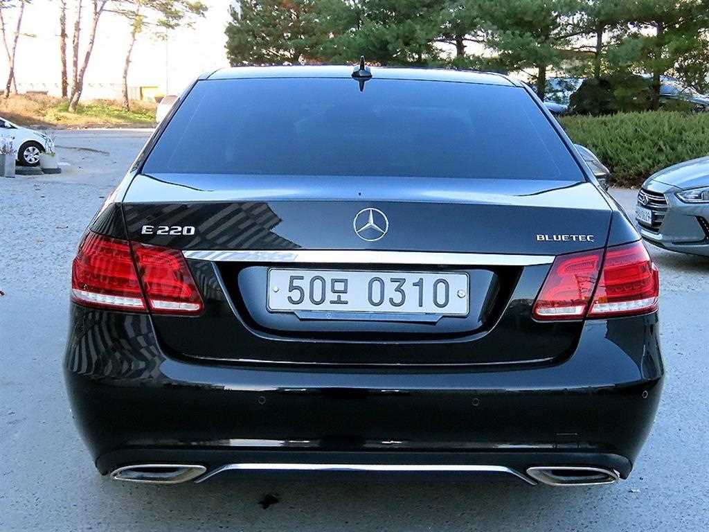Mercedes Benz E class - Vista 4