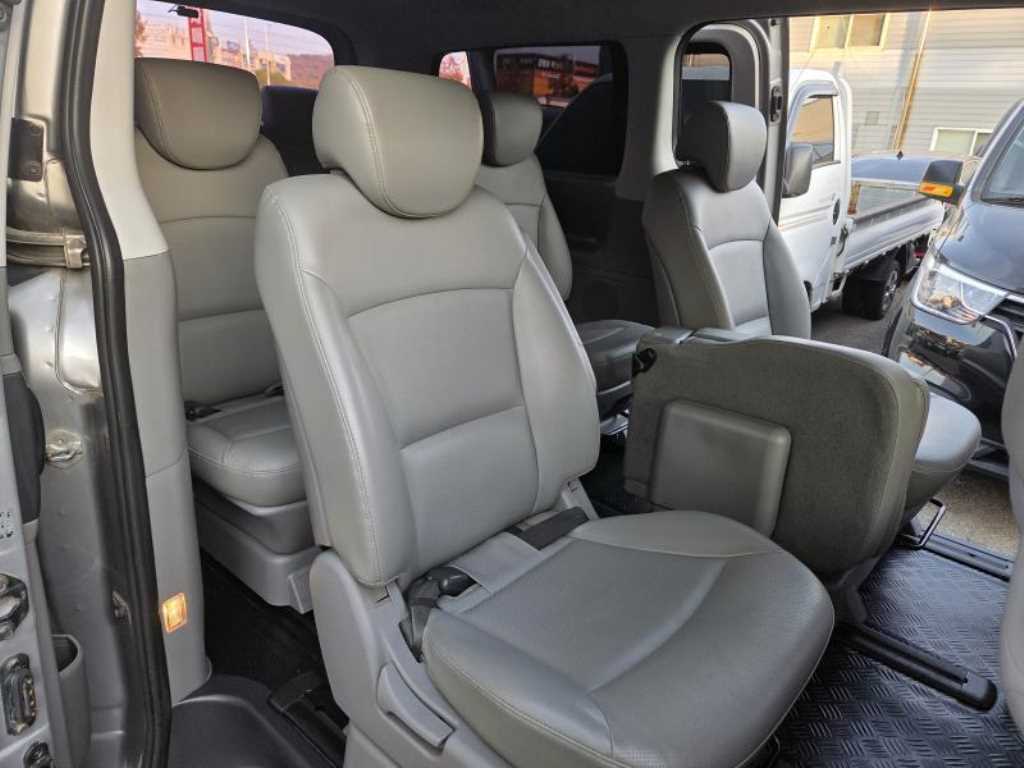 HYUNDAI Starex - Vista 11