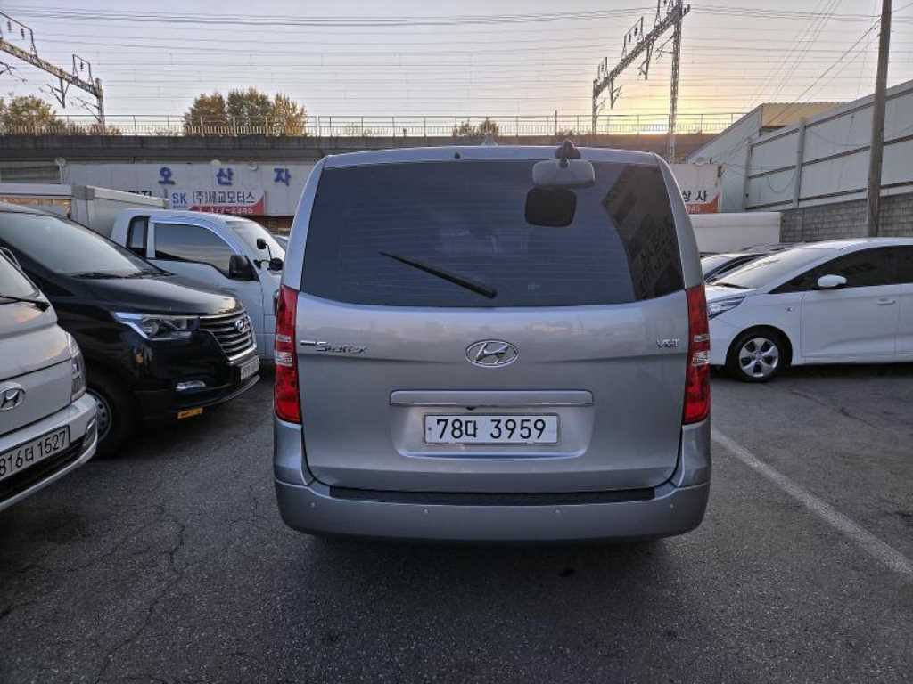 HYUNDAI Starex - Vista 5