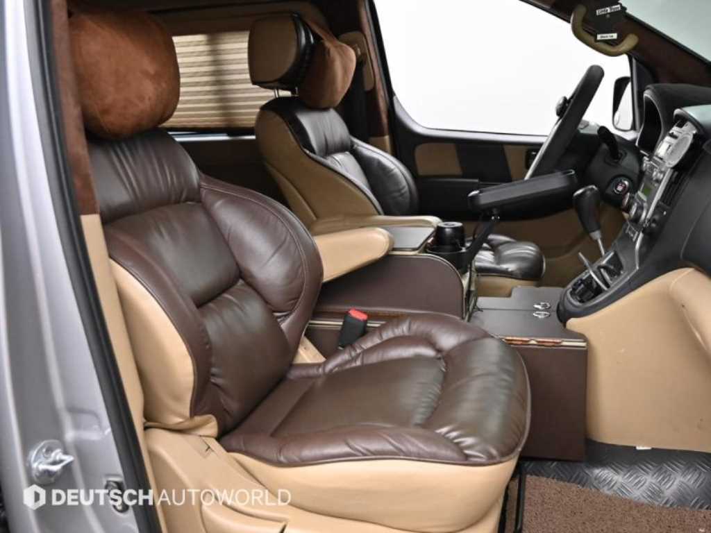 HYUNDAI Starex - Vista 10