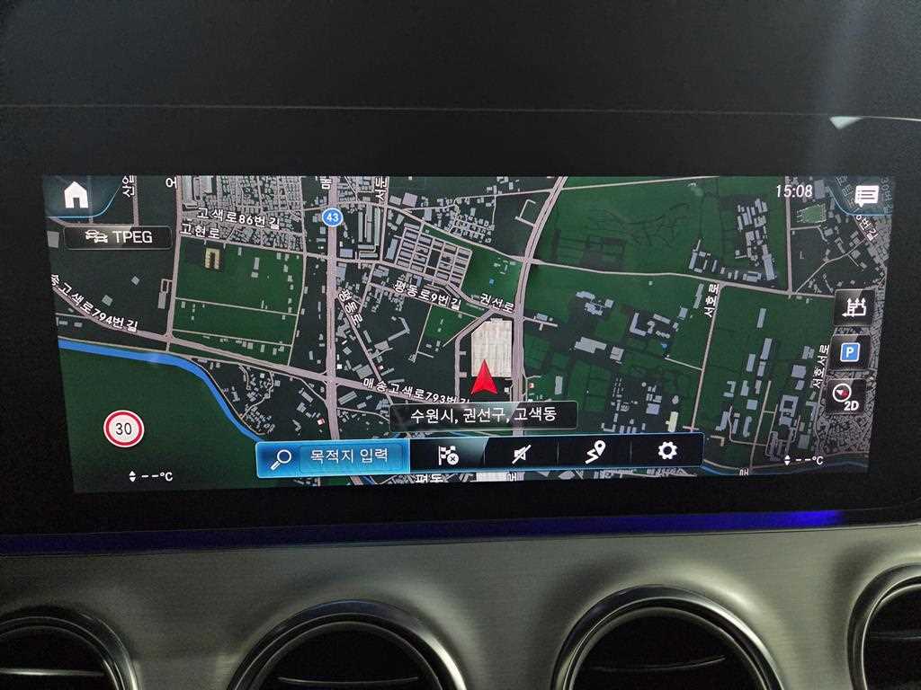 Mercedes Benz E class - Vista 11