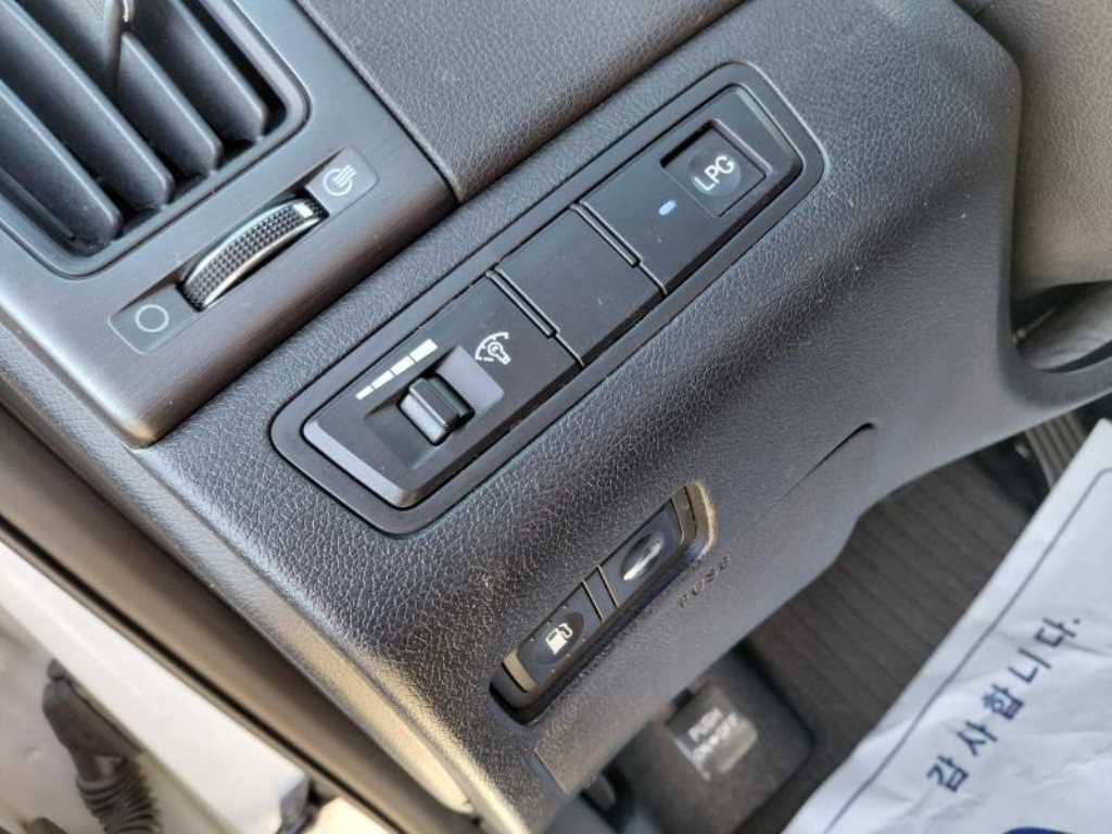 HYUNDAI Sonata - Vista 9