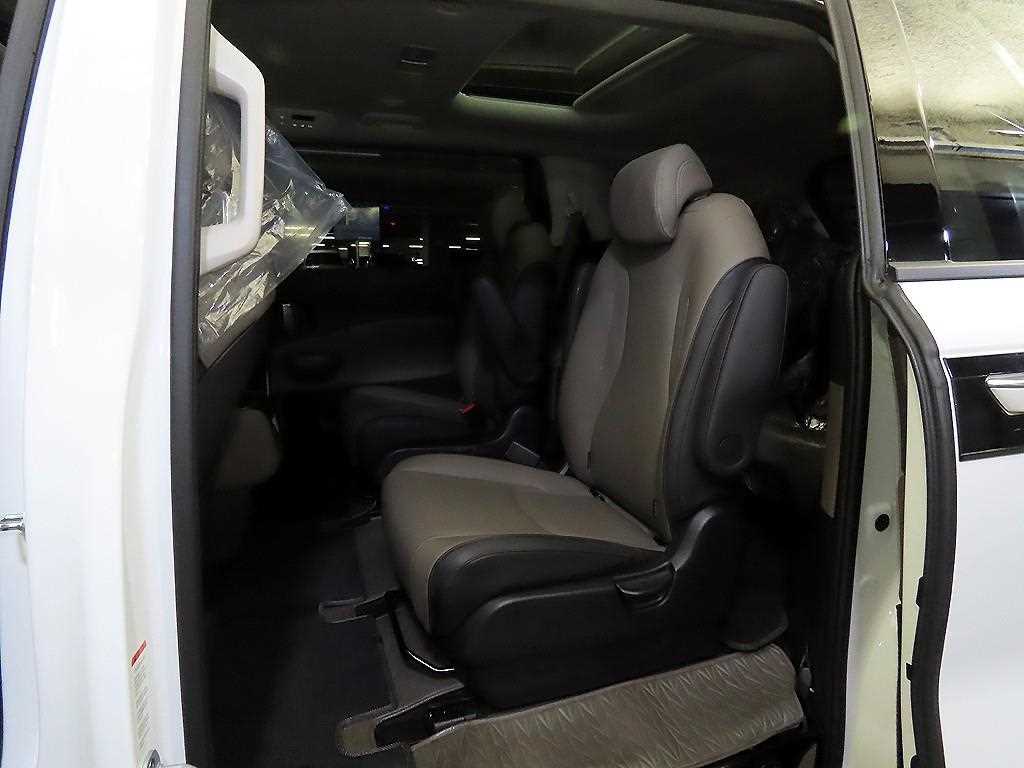 KIA Carnival - Vista 7