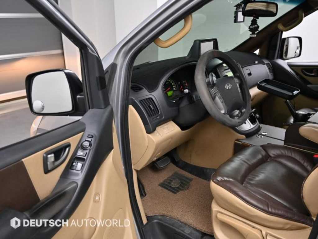 HYUNDAI Starex - Vista 11