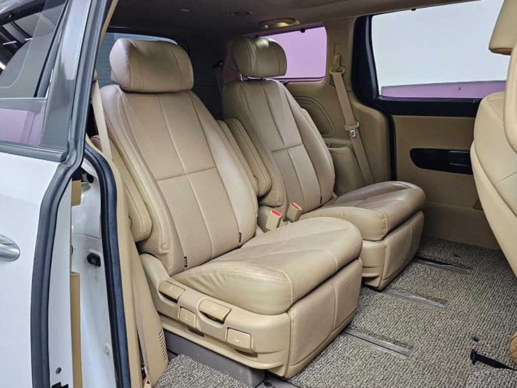 KIA Carnival - Vista 12
