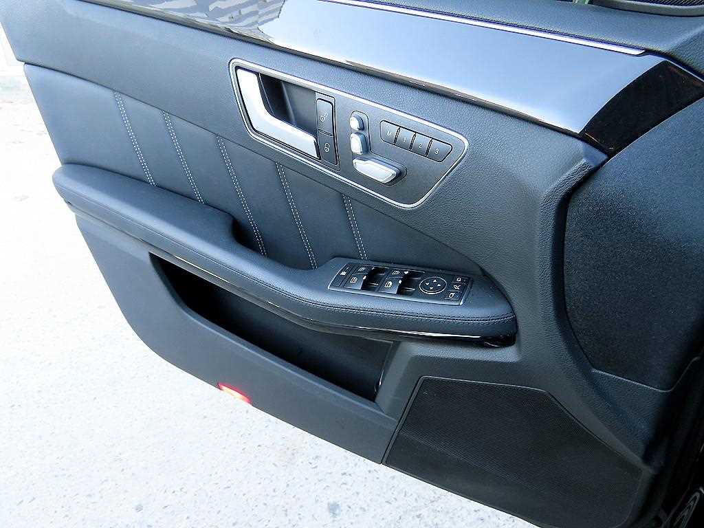 Mercedes Benz E class - Vista 12