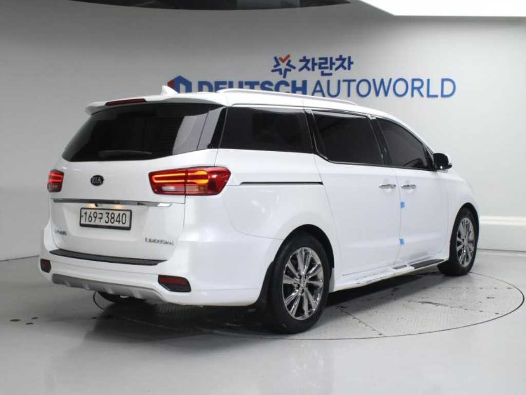 KIA Carnival - Vista 2