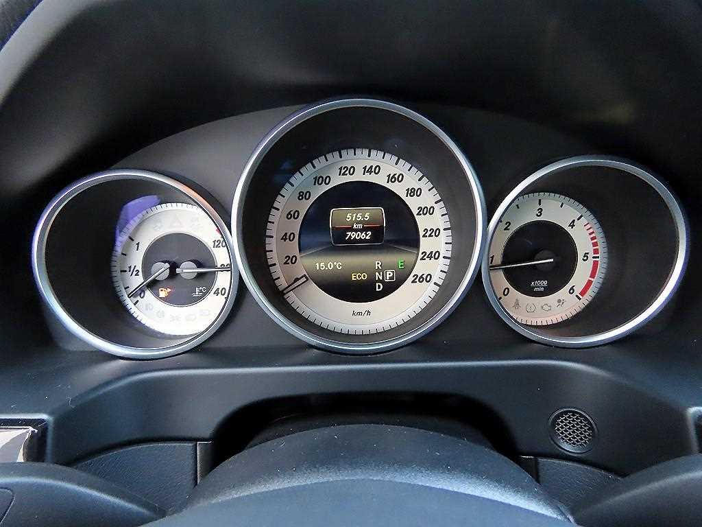 Mercedes Benz E class - Vista 9