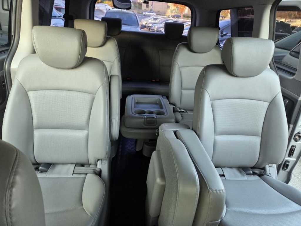 HYUNDAI Starex - Vista 12