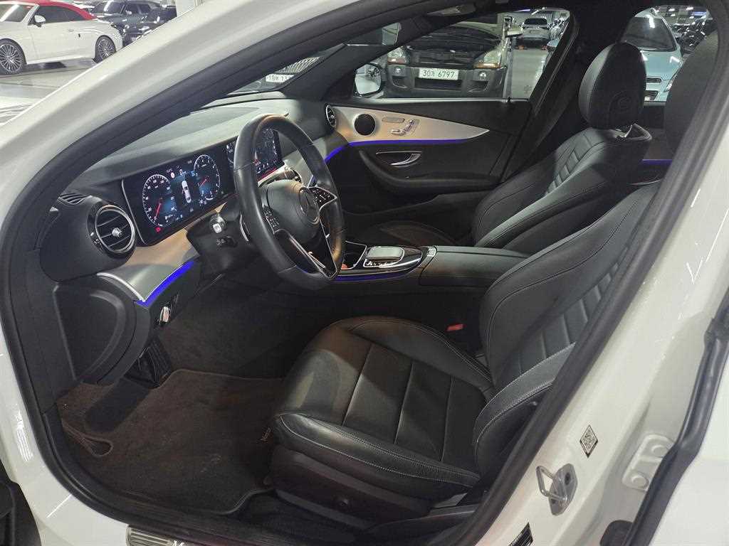 Mercedes Benz E class - Vista 8