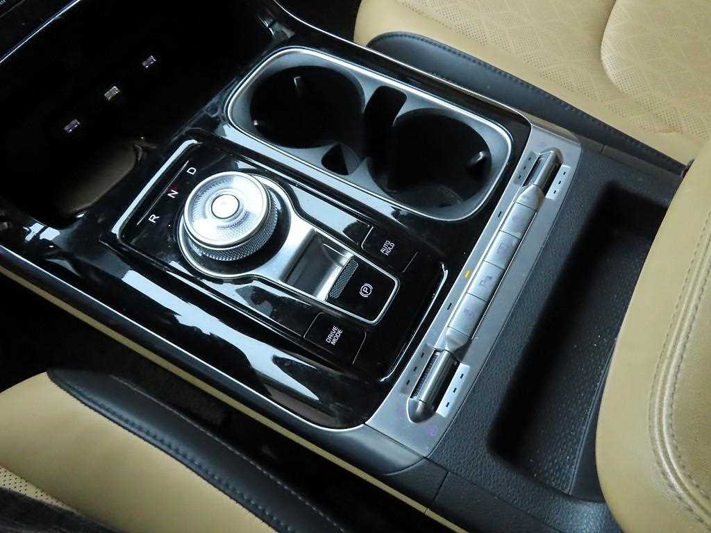 KIA Carnival - Vista 10