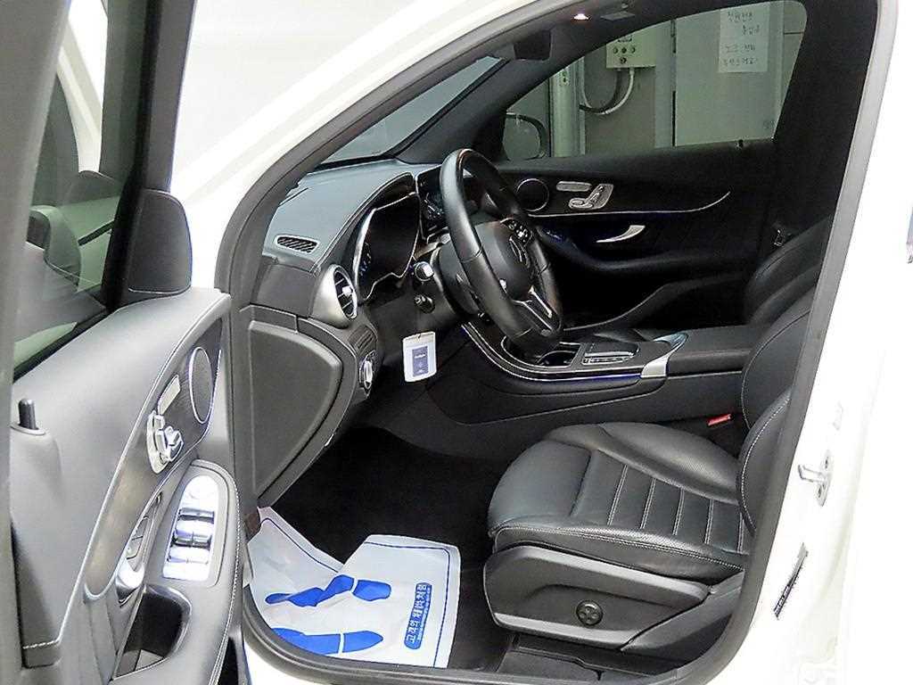 Mercedes Benz GLC Class - Vista 5