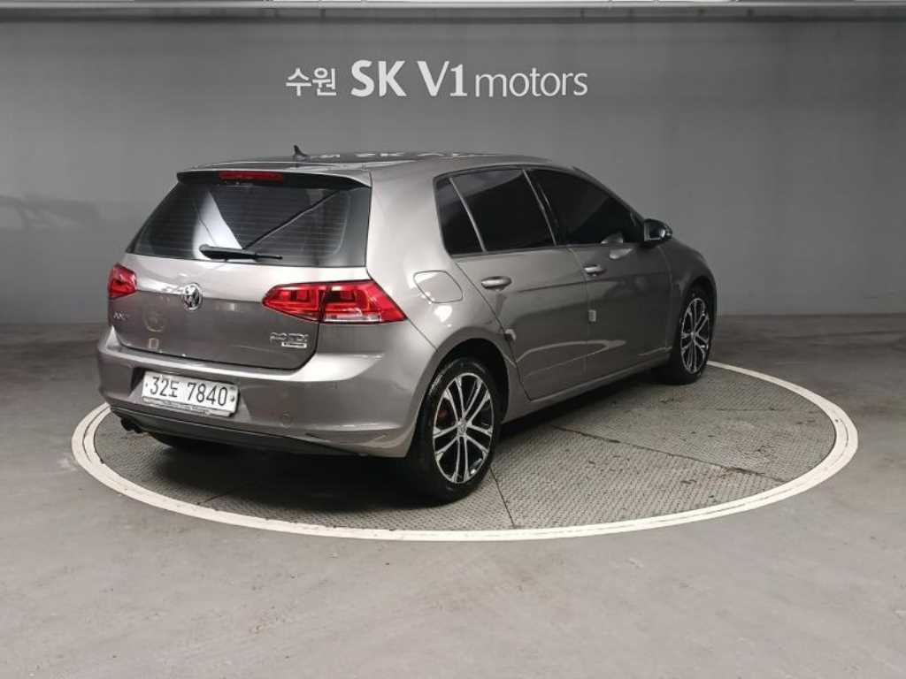Volkswagen Golf - Vista 4