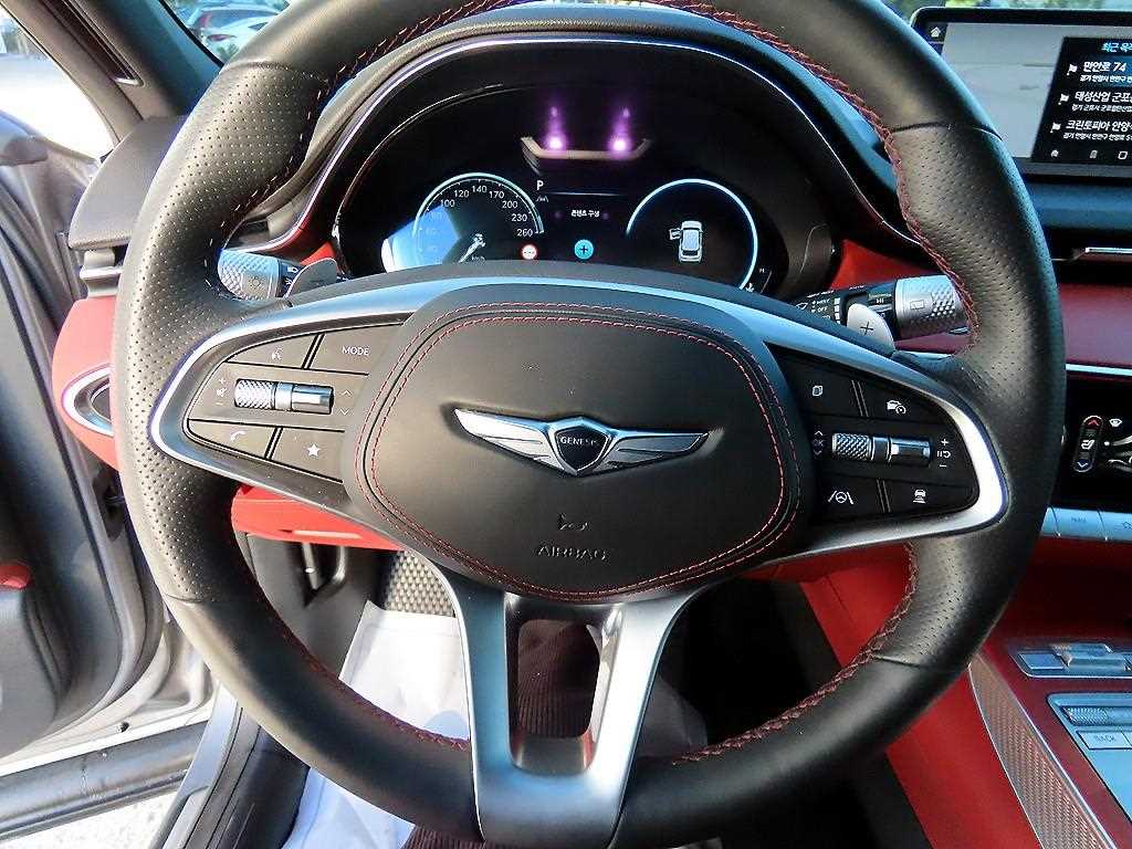 Genesis GV70 - Vista 8