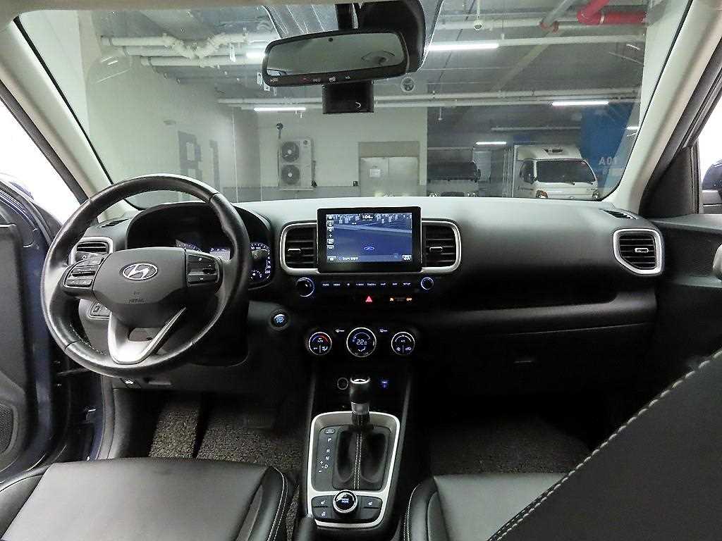 HYUNDAI Venue - Vista 8