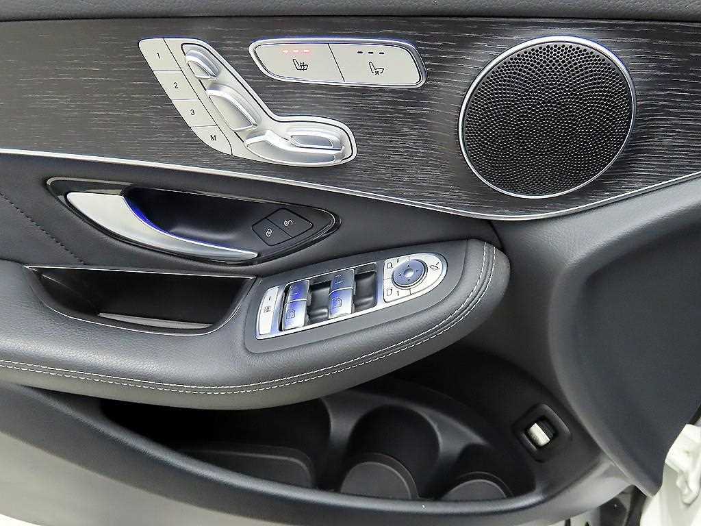 Mercedes Benz GLC Class - Vista 11