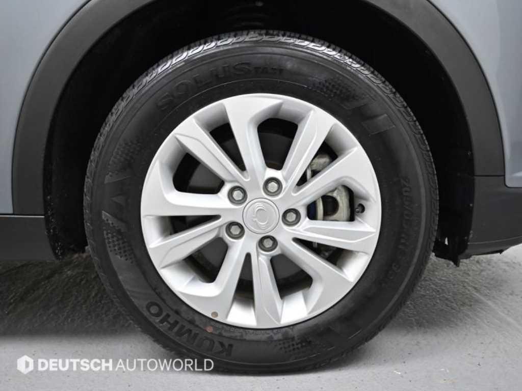 Ssangyong Tivoli - Vista 5