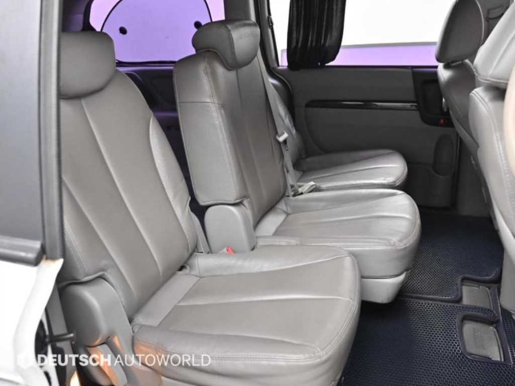 KIA Carnival - Vista 12