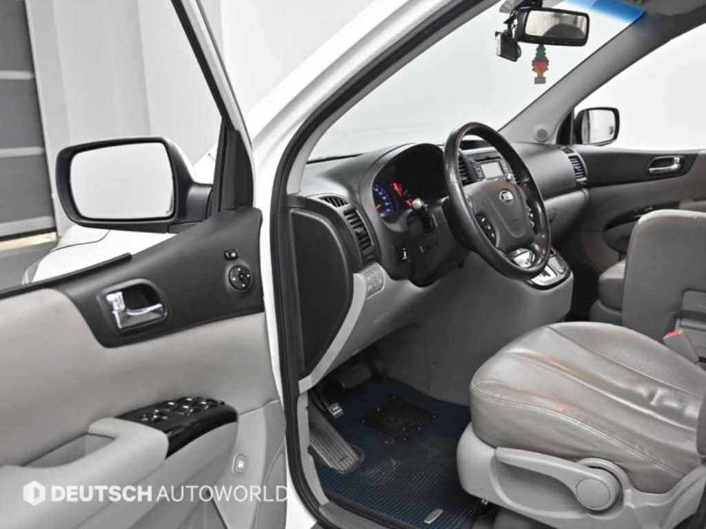 KIA Carnival - Vista 11