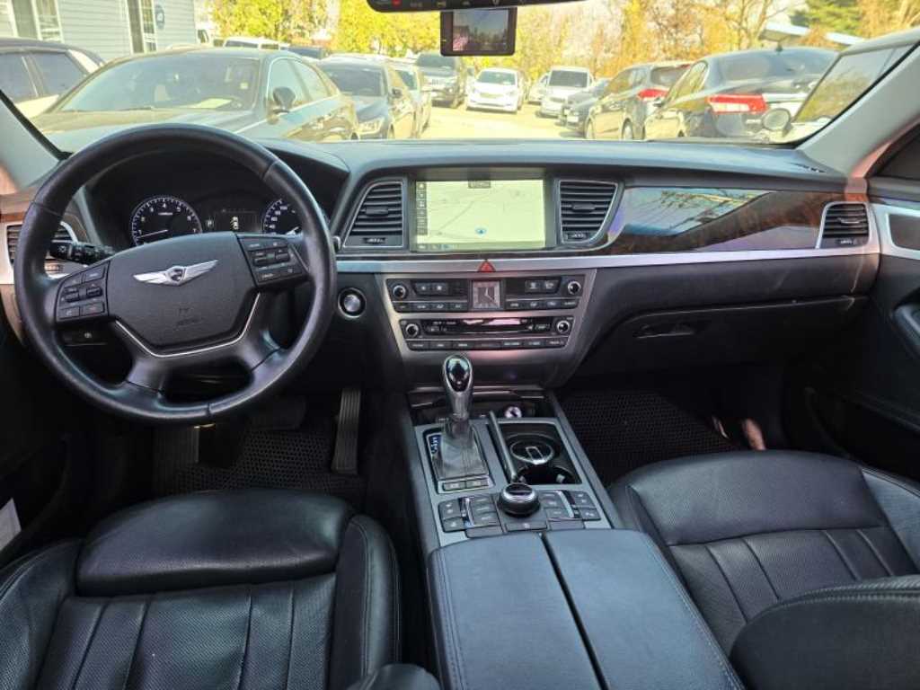 HYUNDAI Genesis - Vista 7