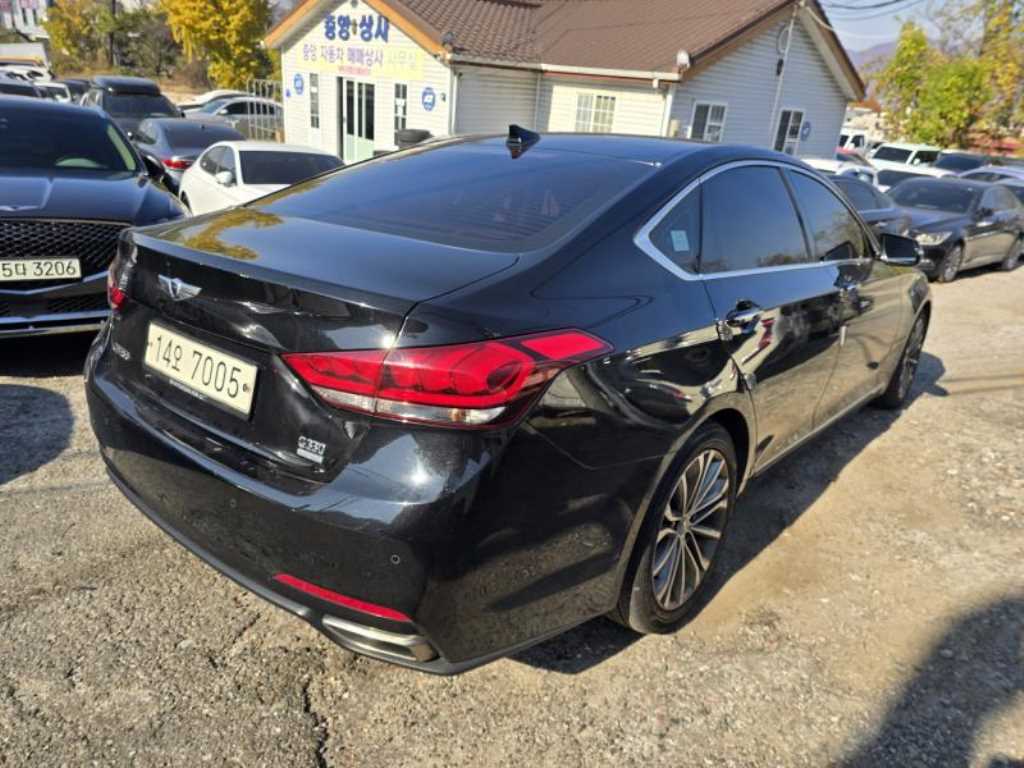 HYUNDAI Genesis - Vista 4