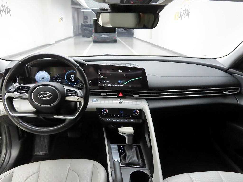 HYUNDAI Avante - Vista 7