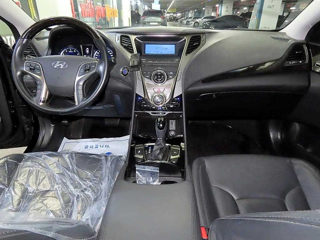 HYUNDAI Grandeur - Vista 10