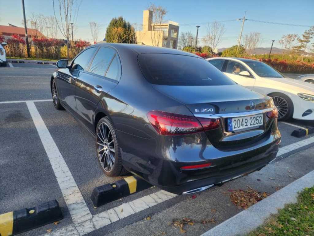 Mercedes Benz E class - Vista 5