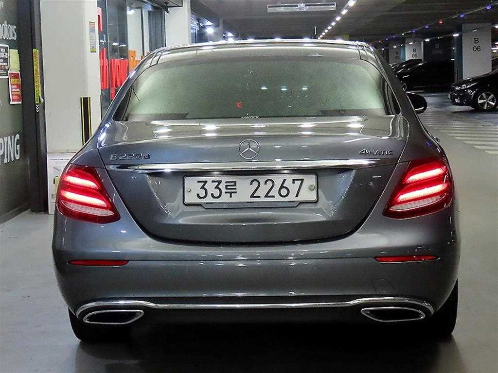 Mercedes Benz E class - Vista 5