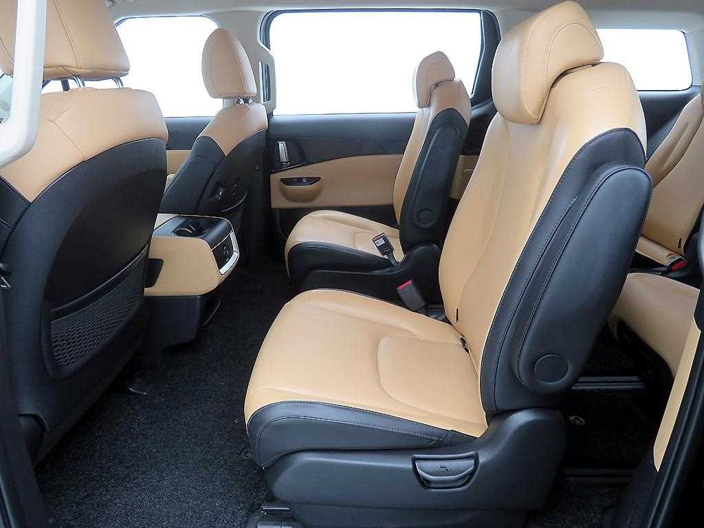 KIA Carnival - Vista 7