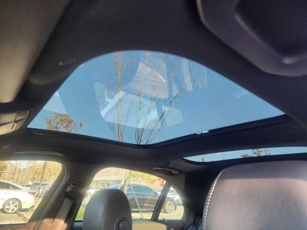 Mercedes Benz E class - Vista 12