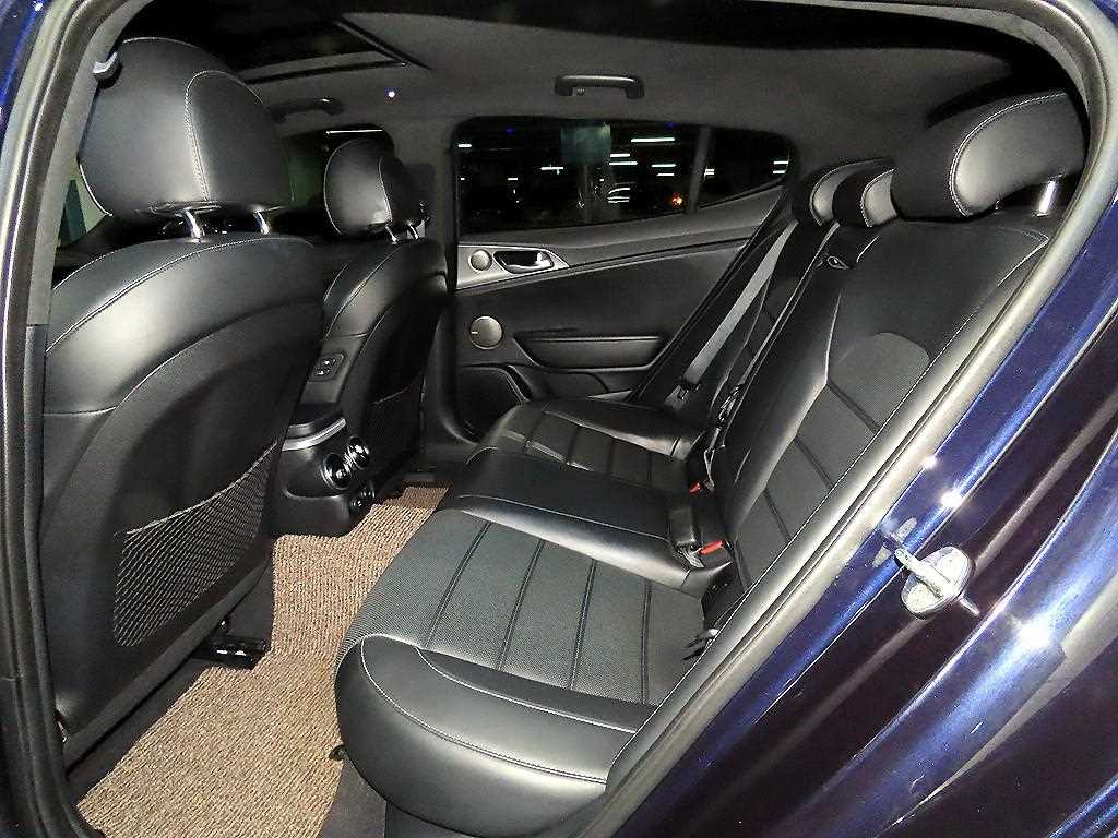 KIA Stinger - Vista 7