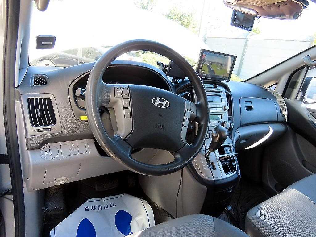 HYUNDAI Starex - Vista 8