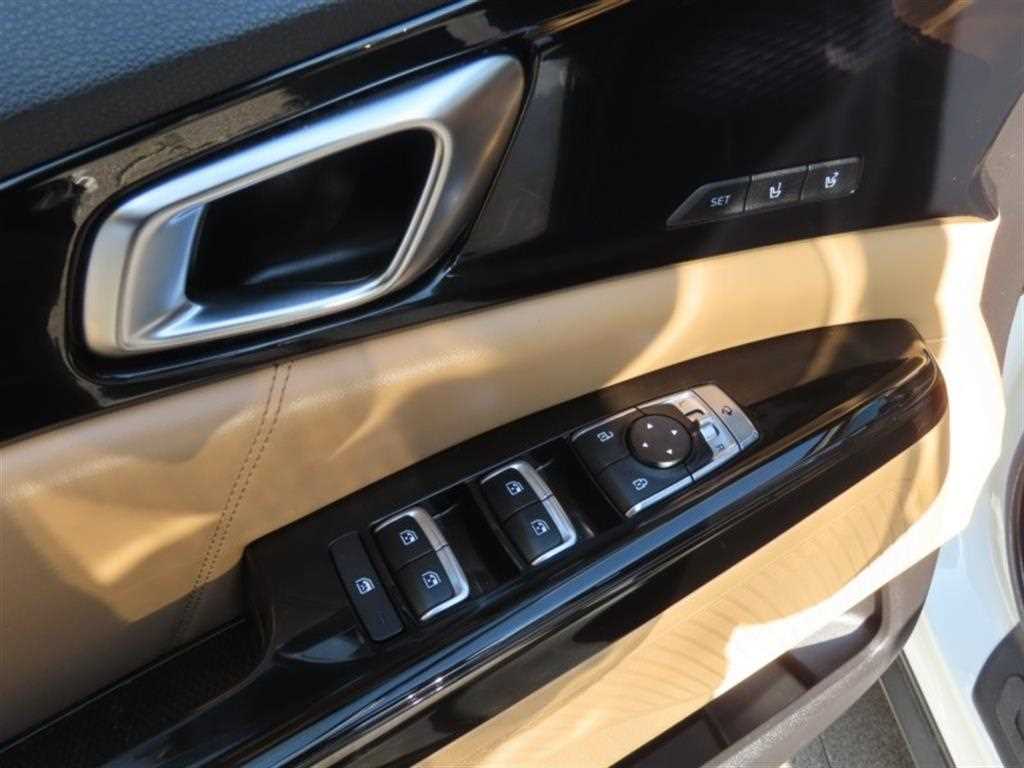 KIA Carnival - Vista 12