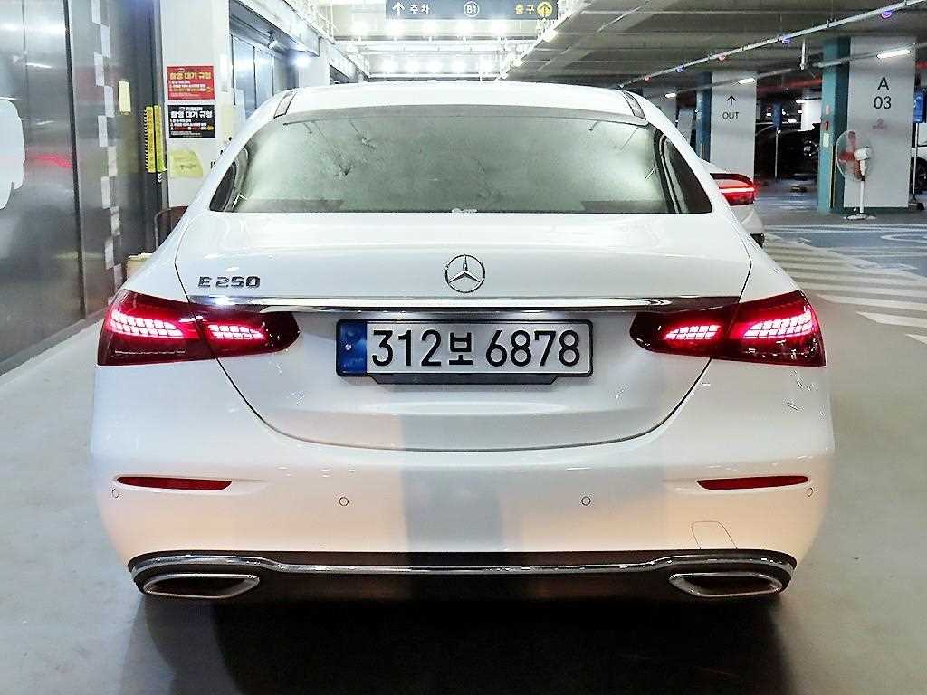 Mercedes Benz E class - Vista 5
