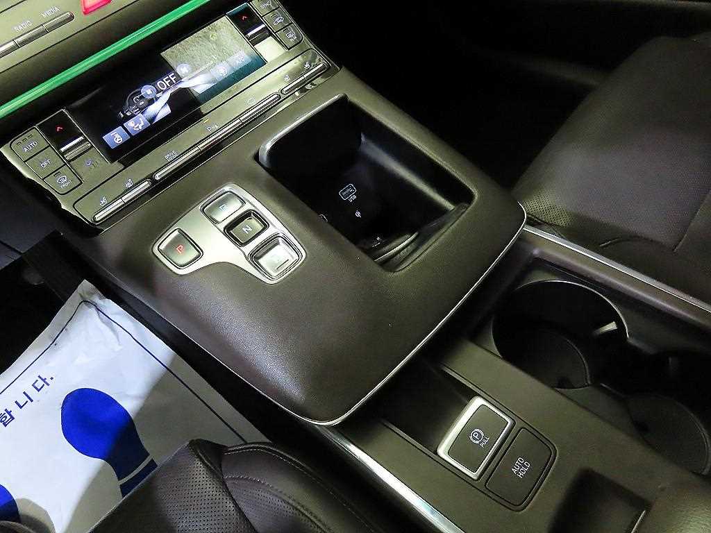 HYUNDAI Grandeur - Vista 12